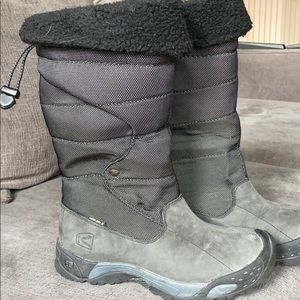 KEEN women’s Hofn Winter Boots 5